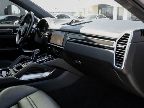 Used 2023 Porsche Cayenne Turbo AWD/4WD image 10
