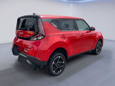 Used 2023 Kia Soul EX image 2