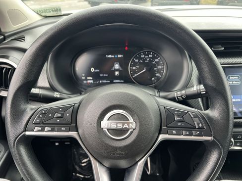 Used 2023 Nissan Kicks SV image 16