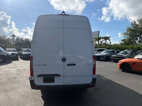 Used 2025 Mercedes-Benz Sprinter 2500 image 5