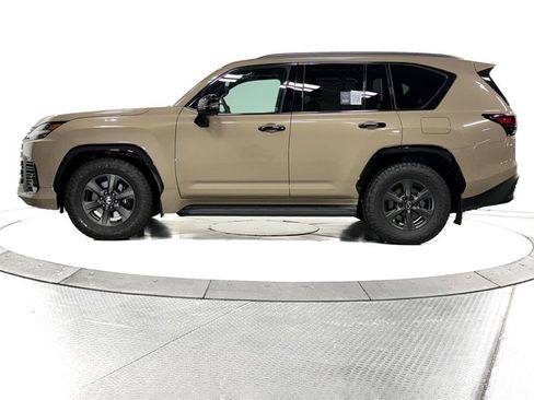 New 2025 Lexus LX 700h Overtrail image 9