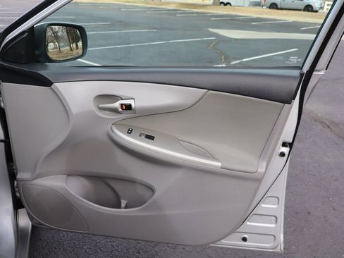 Used 2012 Toyota Corolla LE image 27