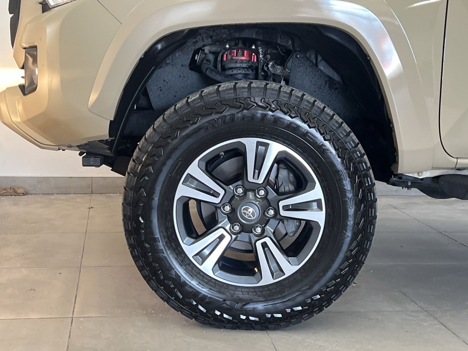Used 2017 Toyota Tacoma TRD Sport w/ Premium & Technology Package RWD image 11