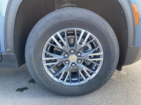 Used 2025 Chevrolet Traverse LT FWD image 33