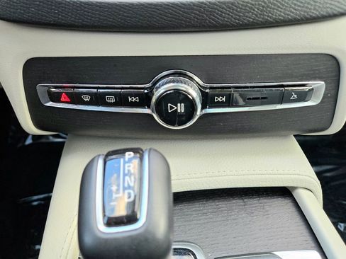 Used 2020 Volvo XC90 T5 Momentum w/ Protection Package Premier image 33