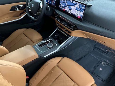 Used 2025 BMW 330i xDrive Sedan w/ Convenience Package image 15