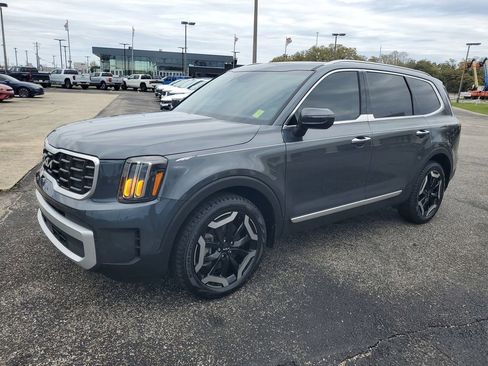 Used 2024 Kia Telluride S w/ S Sunroof Package image 2