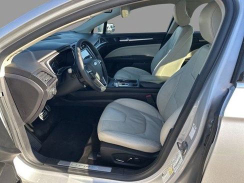Used 2018 Ford Fusion Titanium AWD/4WD image 3