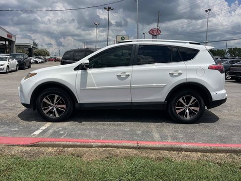 Used 2018 Toyota RAV4 XLE AWD/4WD image 4