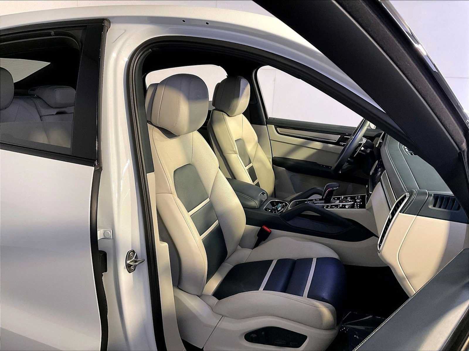 Certified 2023 Porsche Cayenne Platinum Edition AWD/4WD image 18