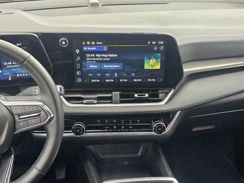 Used 2025 Chevrolet Equinox LT AWD/4WD image 14