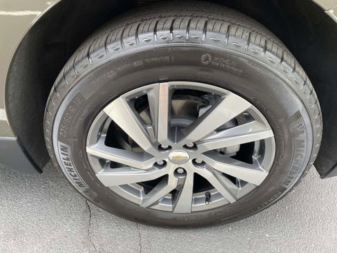 Used 2023 Chevrolet Equinox Premier image 7