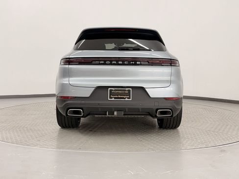 Used 2025 Porsche Cayenne AWD/4WD image 6