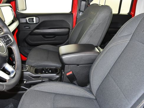 Used 2024 Jeep Wrangler Unlimited Sahara AWD/4WD image 38
