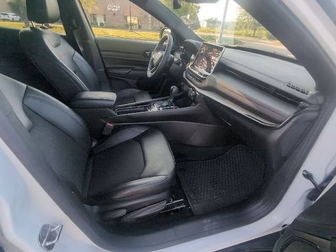 Used 2025 Jeep Compass Trailhawk AWD/4WD image 4