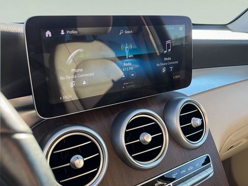 Used 2021 Mercedes-Benz GLC 300 4MATIC w/ Premium Package image 17