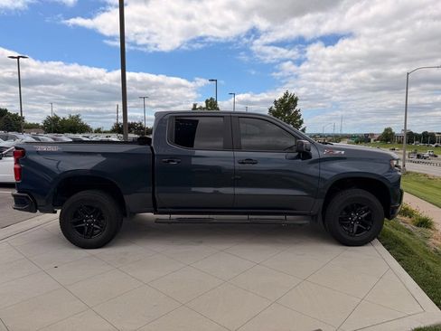 Used 2021 Chevrolet Silverado 1500 LT Trail Boss w/ LPO, Dark Essentials Package AWD/4WD image 10