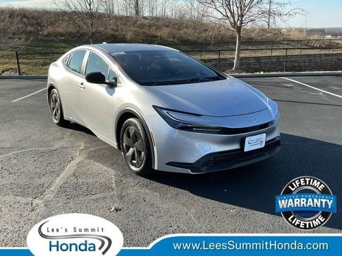 Used 2024 Toyota Prius LE image 1