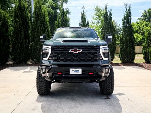 Used 2026 Chevrolet Silverado 2500 ZR2 w/ LPO, Dark Essentials Package AWD/4WD image 3