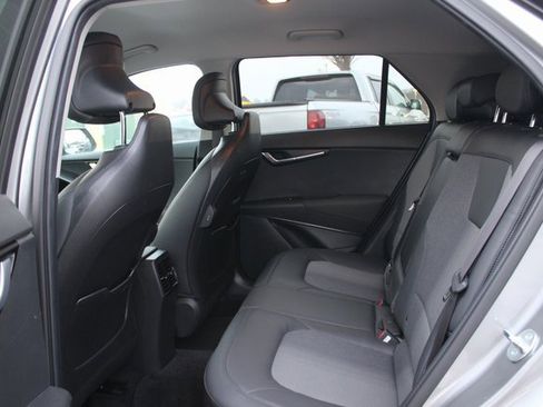 Used 2023 Kia Niro EX image 17