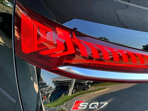 Used 2022 Audi SQ7 Prestige AWD/4WD image 30