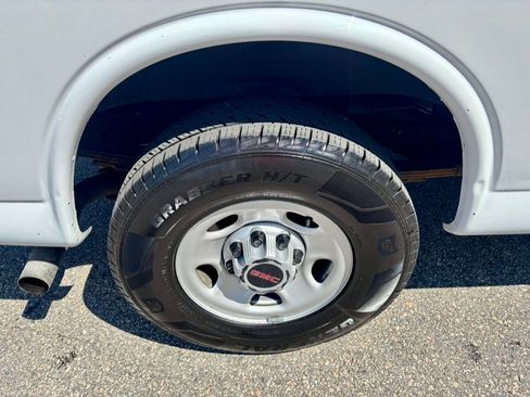 Used 2017 GMC Savana 2500 Extended RWD image 32