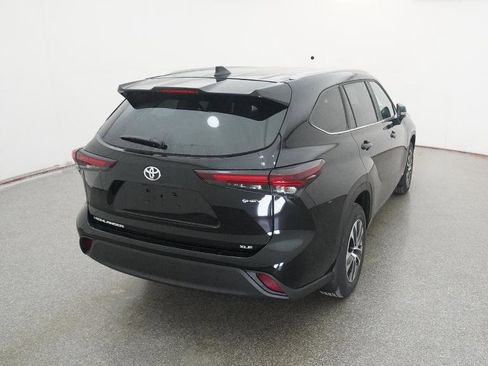 New 2026 Toyota Highlander XLE image 25