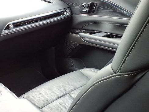 Certified 2024 Cadillac Lyriq Luxury AWD/4WD image 10