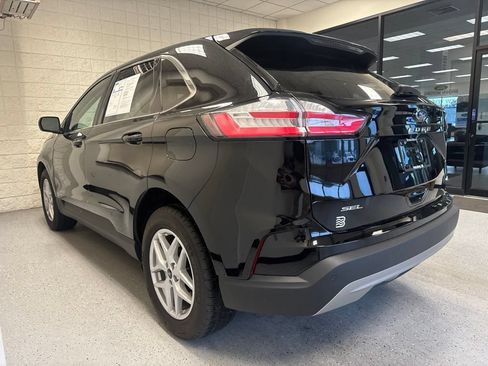 Used 2024 Ford Edge SEL w/ Convenience Package AWD/4WD image 3