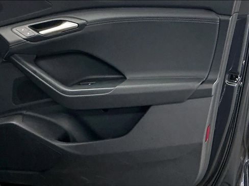 Used 2025 Audi Q6 e-tron Premium w/ Convenience Package image 26