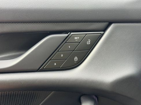 Used 2024 Porsche Taycan image 18