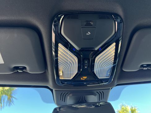 Used 2021 BMW X5 xDrive40i w/ M Sport Package image 40