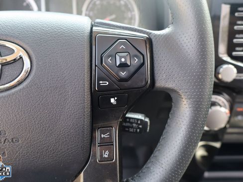 Used 2022 Toyota 4Runner TRD Off-Road Premium w/ Moonroof Package AWD/4WD image 17