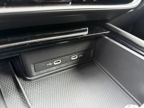 Used 2025 Volkswagen Atlas SE FWD image 20