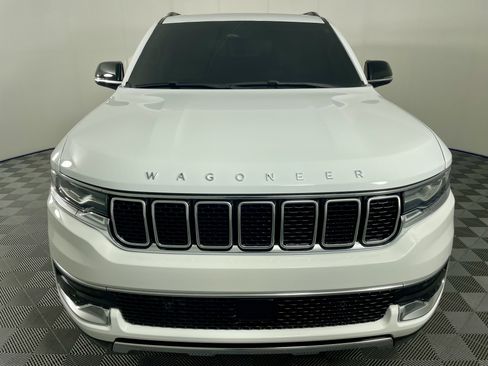 Certified 2023 Jeep Wagoneer Series III w/ Premium Group I AWD/4WD image 8