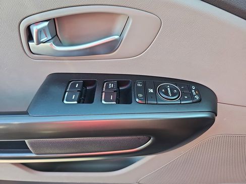 Used 2017 Kia Sedona LX w/ LX Essentials Premium Package FWD image 26