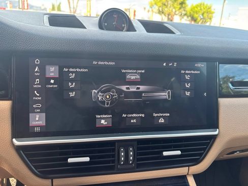 Used 2019 Porsche Cayenne AWD/4WD image 26