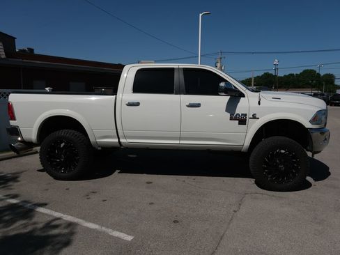 Used 2016 RAM 2500 Laramie w/ Convenience Group AWD/4WD image 2