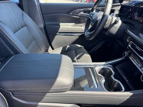 Certified 2025 Chevrolet Traverse High Country w/ LPO, Floor Liner Package AWD/4WD image 6