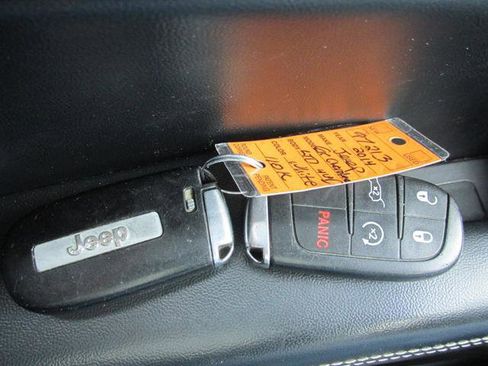 Used 2014 Jeep Grand Cherokee Limited w/ Luxury Group II image 19