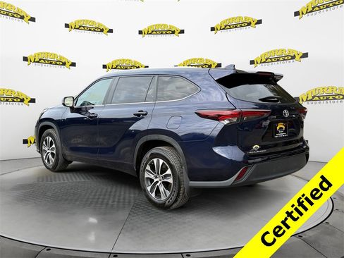 Used 2024 Toyota Highlander XLE image 3