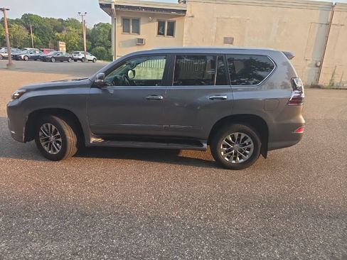 Used 2016 Lexus GX 460 Luxury w/ Preferred Accessory Package AWD/4WD image 4