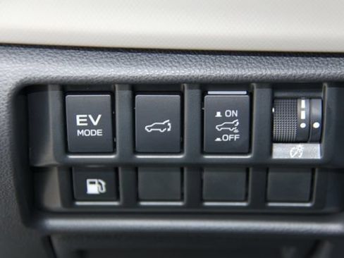 Certified 2025 Subaru Forester Premium AWD/4WD image 31