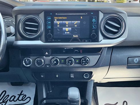 Used 2016 Toyota Tacoma TRD Sport w/ Towing Package AWD/4WD image 18