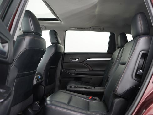 Used 2017 Toyota Highlander XLE image 19