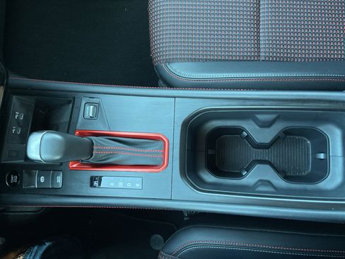 Certified 2025 Nissan Kicks SR image 17