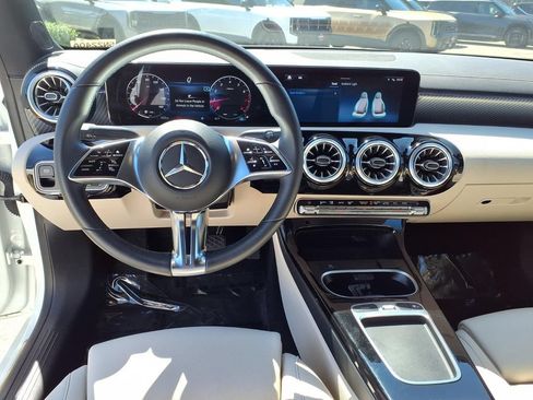 Used 2025 Mercedes-Benz CLA 250 image 7