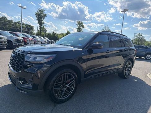 Certified 2025 Ford Explorer ST-Line w/ ST-Line Street Pack AWD/4WD image 8