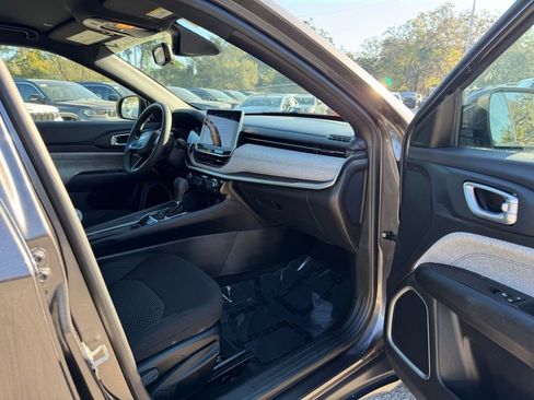 Used 2023 Jeep Compass Sport image 27