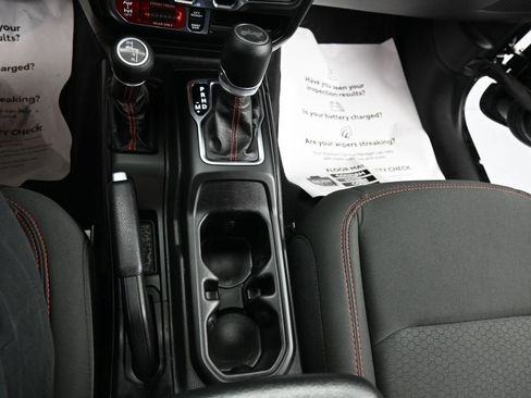 Used 2021 Jeep Wrangler Unlimited Rubicon image 17